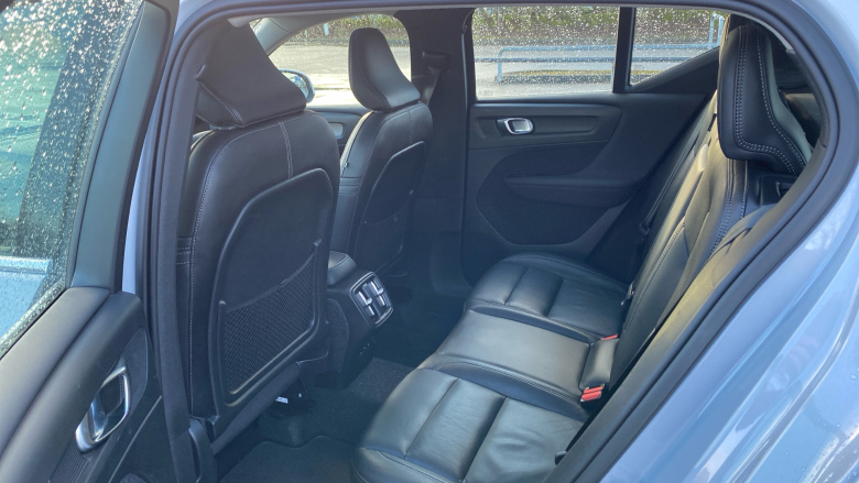 Volvo Xc40 2.0 B4P Inscription 5dr Auto Petrol Estate